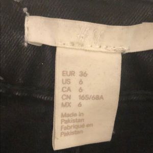 H&M Jeans - H&M high waisted ankle crops black size 6 H&M Jeans - H&M high waisted ankle crops black size 6